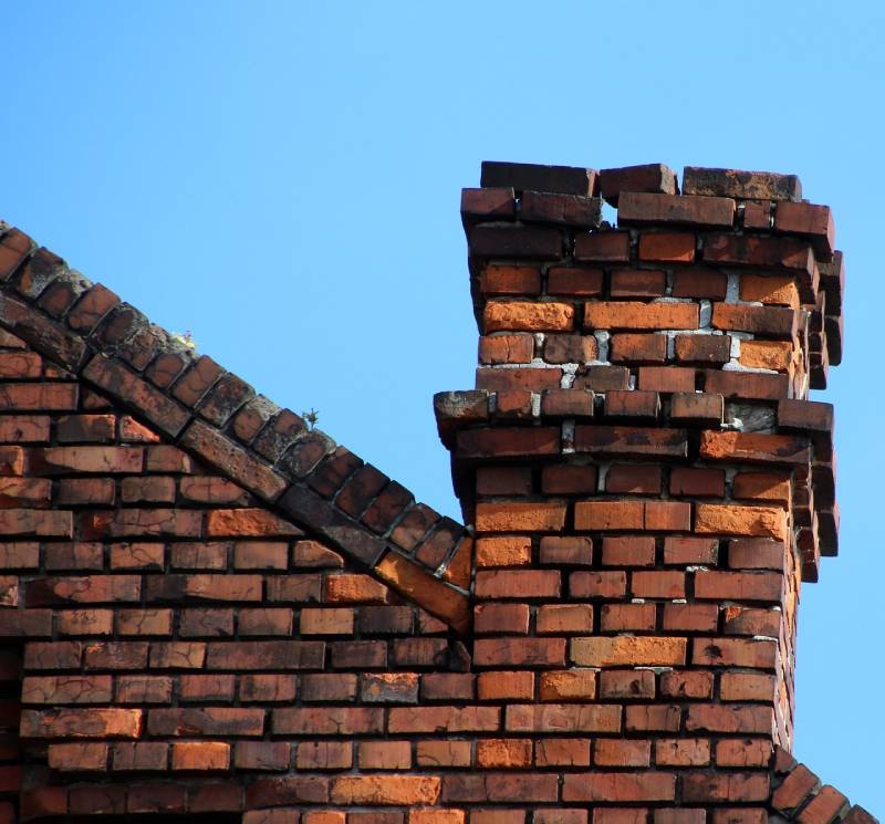 Signs Your Van Alstyne Home Needs a Chimney Inspection Damaged chimney on an Van Alstyne home showing cracks and missing mortar
